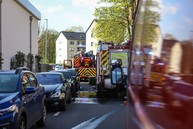 Foto: Dominik Scholz - Einsatz: Küchenbrand mit Menschenrettung in Rheindorf (20.04.2023)
