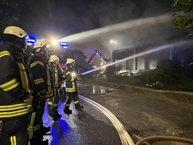 Einsatz: Brand zerstört Großbäckerei in Leverkusen Quettingen (14.08.2023)
