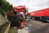 Bild: Uwe Miserius - Einsatz: Verkehrsunfall zwischen zwei Lkw (24.04.2014)