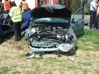 Bild: Feuerwehr - Einsatz: Verkehrsunfall mit vier Verletzten (22.04.2013)