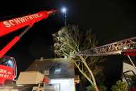 Foto: Uwe Miserius - Einsatz: Baum stürzt auf Haus (28.03.2016)